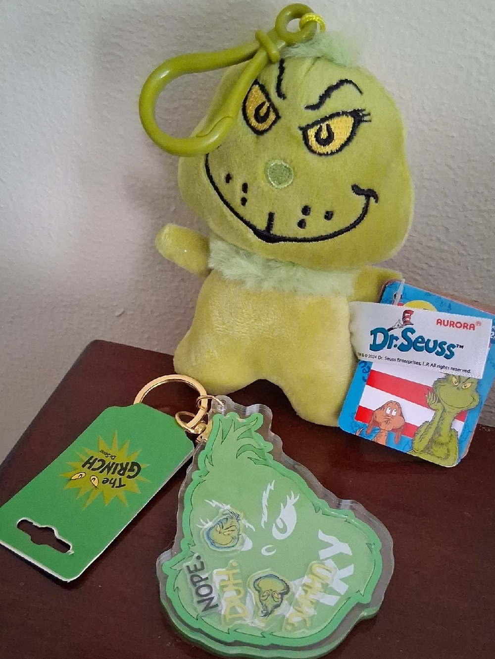 The Grinch Bundle Retail 26$ NWT